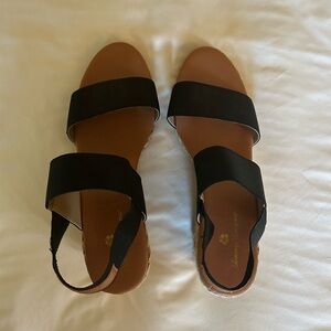 TOMMY BAHAMA BLACK WEDGE SANDAL - SIZE 10